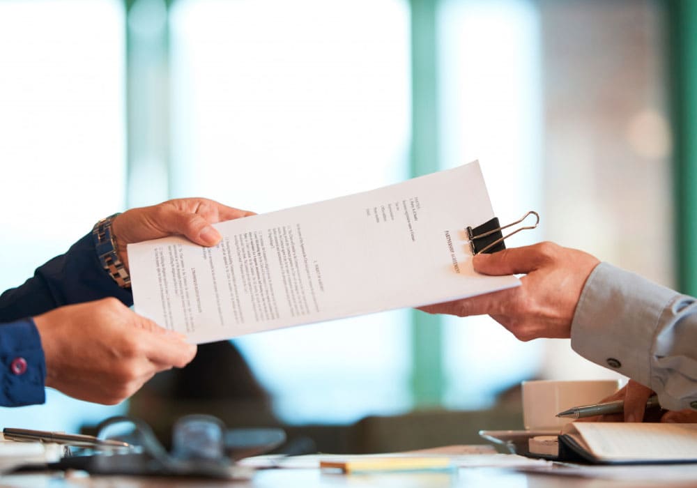 Elaboración de Contratos y Acompañamiento en Negociación